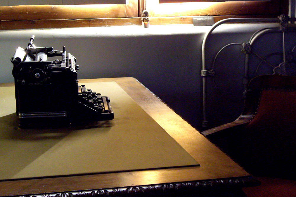 [F] Antigua máquina de escribir