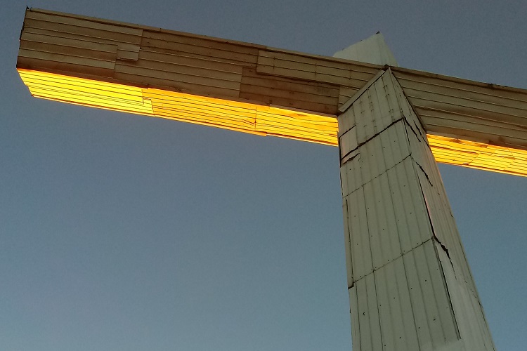 La cruz del cerro Renca, atardeciendo